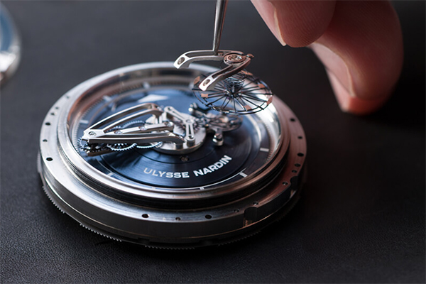 Kering Girard Perregaux Ulysse Nardin