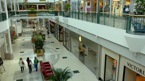 В банкротном и предбанкротном состоянии находятся не менее 200 торговых центров